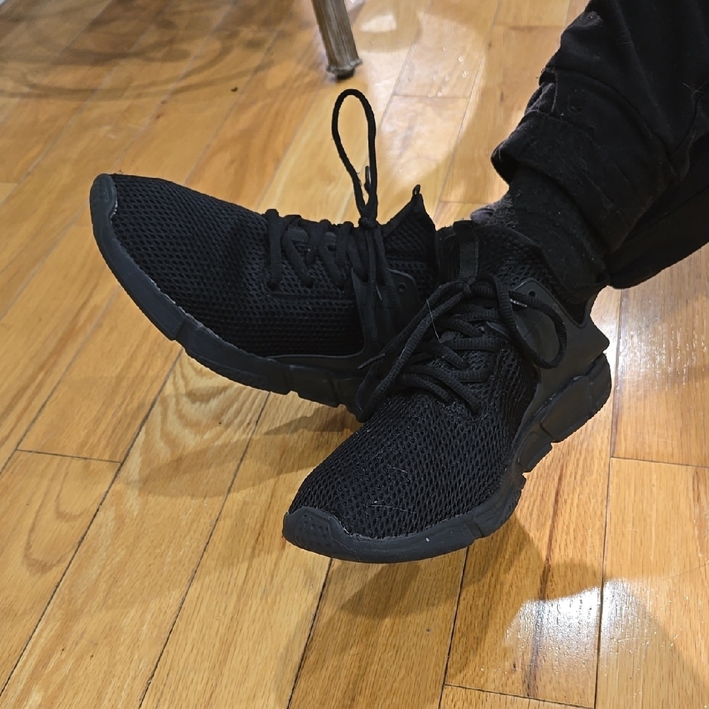 Men's Black Athletic Shoes